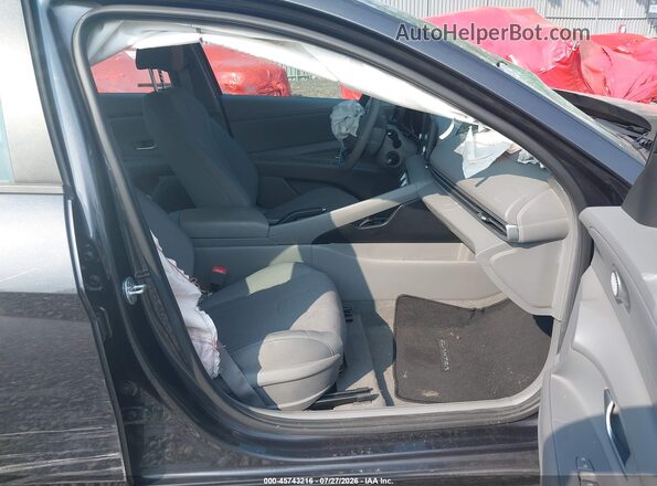 5NPLL4AG6MH048151 2021 HYUNDAI ELANTRA Серебряный Вид салона спереди