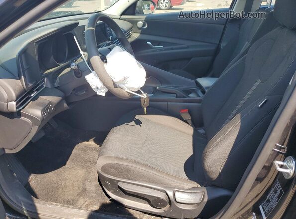 5NPLL4AG6NH075304 2022 HYUNDAI ELANTRA Черный Вид салона спереди