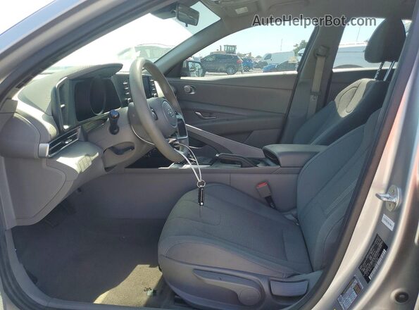 5NPLL4AG7MH047543 2021 HYUNDAI ELANTRA Silver წინა სალონის ხედი