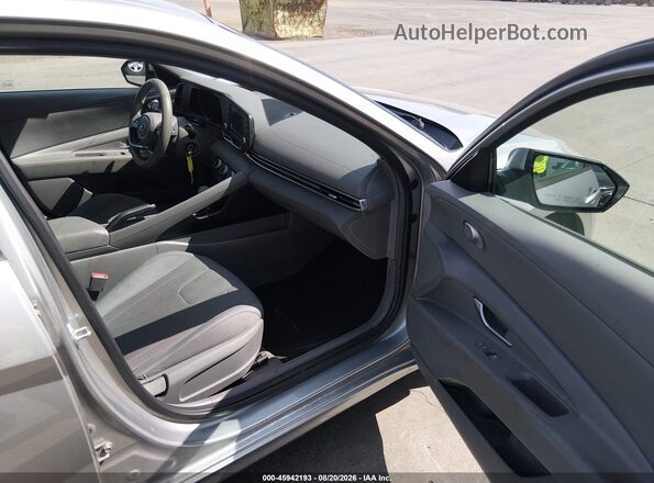 5NPLL4AG9MH050976 2021 HYUNDAI ELANTRA Silver Вид салону спереду