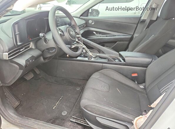 5NPLM4AG1PH095203 2023 HYUNDAI ELANTRA White Widok wnętrza z przodu