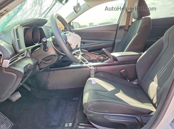 5NPLM4AG4MH006333 2021 HYUNDAI ELANTRA Белый Вид салона спереди