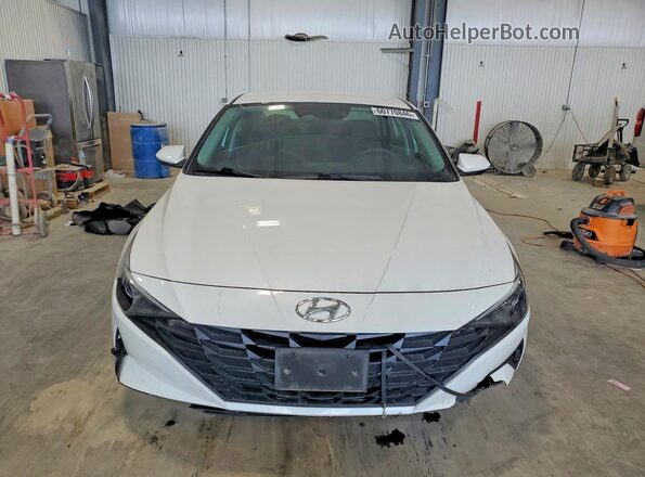 5NPLM4AG7NH078497 2022 HYUNDAI ELANTRA Белый Вид спереди