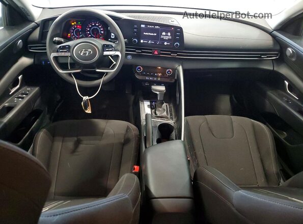 5NPLM4AG7NH078497 2022 HYUNDAI ELANTRA Белый Вид панели приборов