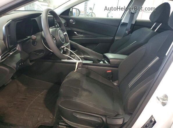 5NPLM4AG7NH078497 2022 HYUNDAI ELANTRA Белый Вид салона спереди