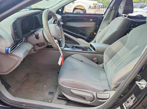 5NPLM4AG8PH104611 2023 HYUNDAI ELANTRA Black Front interior view