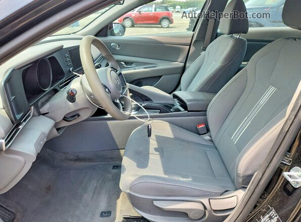 5NPLM4AG9NH075441 2022 HYUNDAI ELANTRA Black Вид салону спереду