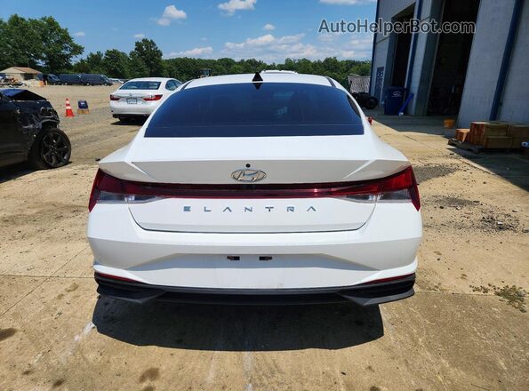 5NPLS4AG0NH055102 2022 HYUNDAI ELANTRA White Rear view