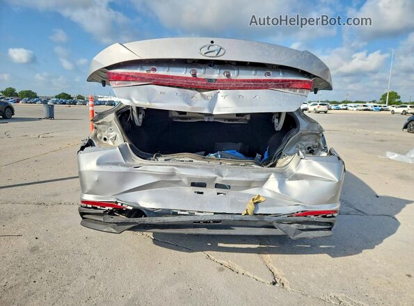 5NPLS4AG3NH056325 2022 HYUNDAI ELANTRA Silver Вид ззаду