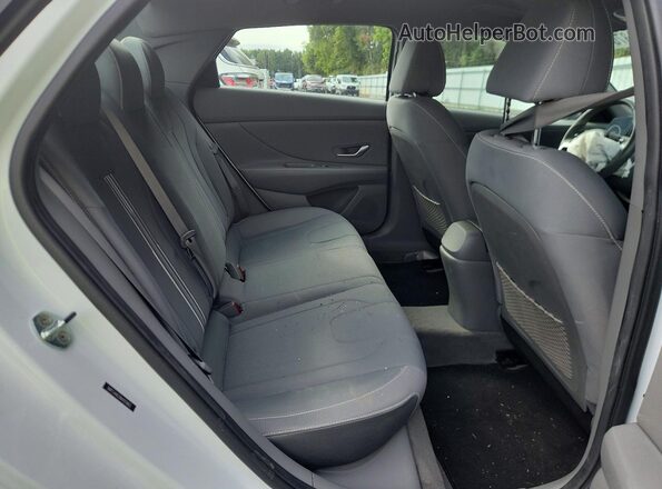 5NPLS4AG5NH055662 2022 HYUNDAI ELANTRA White უკანა სავარძლების ხედი