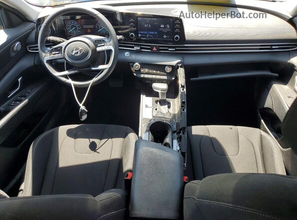 5NPLS4AG5NH086801 2022 HYUNDAI ELANTRA Charcoal წინა პანელის ხედი