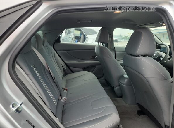 5NPLS4AG7PH091596 2023 HYUNDAI ELANTRA Silver Հետևի նստատեղերի տեսք