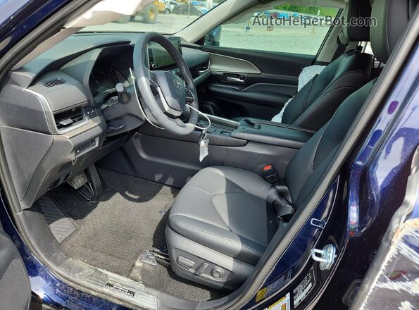 5TDAAAA50TS039335 2026 TOYOTA GRAND Blue Vista interior delantera