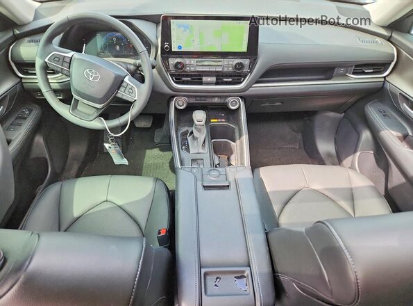 5TDAAAA50TS039335 2026 TOYOTA GRAND Blue Vista del salpicadero