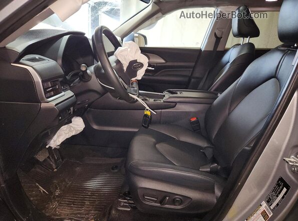 5TDAAAB58RS024508 2024 TOYOTA GRAND Silver Vista interior delantera
