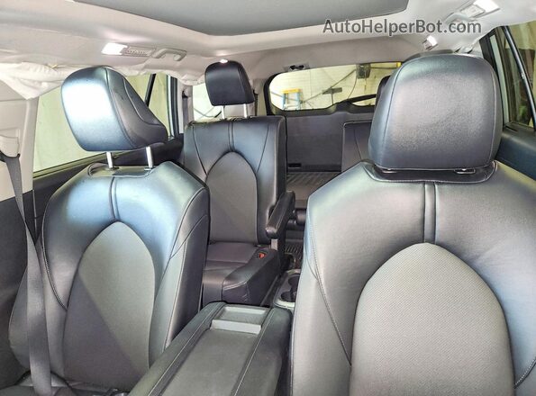 5TDAAAB58RS024508 2024 TOYOTA GRAND Silver Vista de los asientos traseros