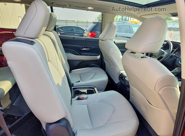 5TDAAAB58TS113678 2026 TOYOTA GRAND Red Widok wnętrza z tyłu