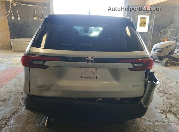 5TDAAAB59SS082861 2025 TOYOTA GRAND Silver Rear view