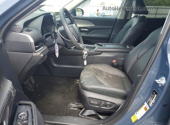 5TDACAB53TS103215 2026 TOYOTA GRAND Blue Front interior view