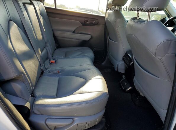 5TDBBRCH7PS106753 2023 TOYOTA HIGHLANDER White Սալոնի հետևի տեսք