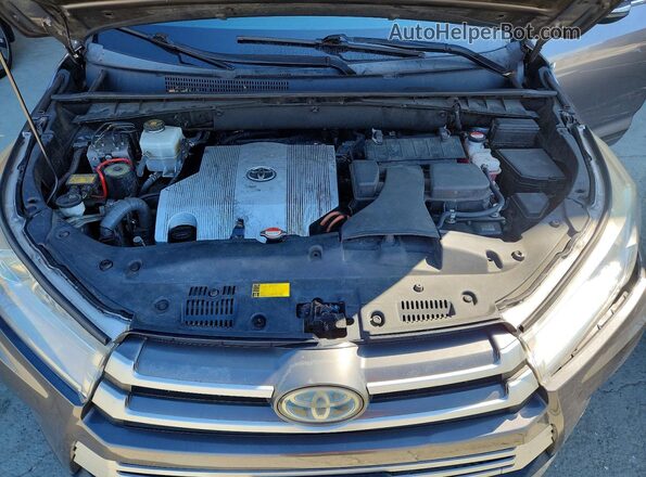 5TDBGRFHXHS030606 2017 TOYOTA HIGHLANDER Gray Widok komory silnika