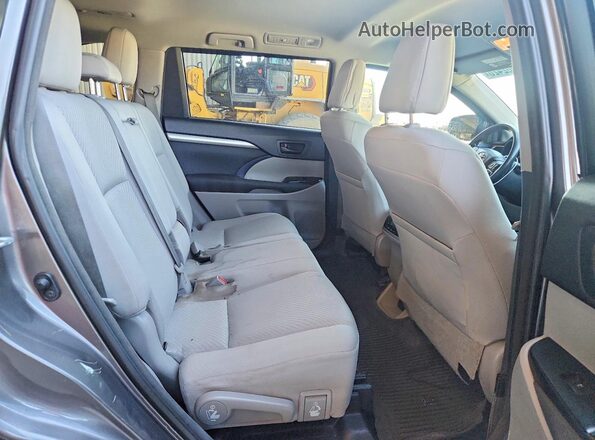 5TDBGRFHXHS030606 2017 TOYOTA HIGHLANDER Gray Widok wnętrza z tyłu
