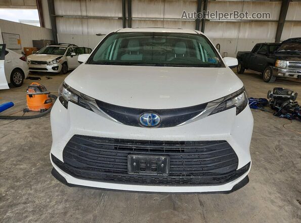 5TDBSKFC0PS078172 2023 TOYOTA SIENNA White Widok z przodu