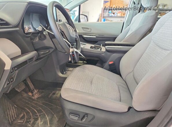 5TDBSKFC0PS078172 2023 TOYOTA SIENNA White Widok wnętrza z przodu