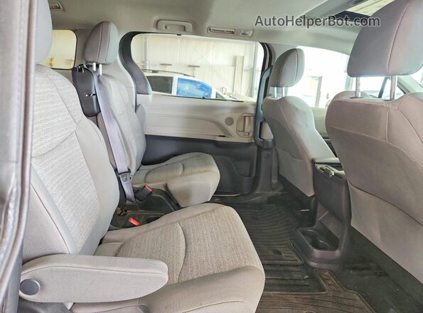 5TDBSKFC0PS078172 2023 TOYOTA SIENNA White Widok wnętrza z tyłu