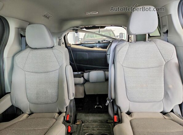5TDBSKFC0PS078172 2023 TOYOTA SIENNA White Widok tylnych siedzeń