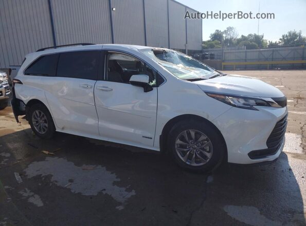 5TDBSKFC4MS020853 2021 TOYOTA SIENNA Белый Передняя правая четверть
