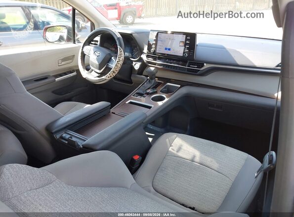 5TDBSKFC8MS020502 2021 TOYOTA SIENNA Темно-бордовый Вид салона спереди