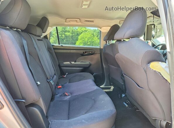 5TDBZRBH8MS083332 2021 TOYOTA HIGHLANDER Silver Вид задньої частини салону