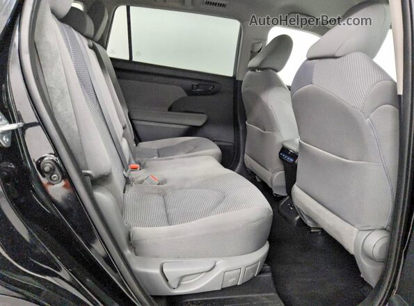 5TDBZRBH8MS525591 2021 TOYOTA HIGHLANDER Black Widok wnętrza z tyłu