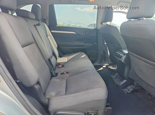 5TDBZRFH1JS858768 2018 TOYOTA HIGHLANDER Silver Vista interior trasera