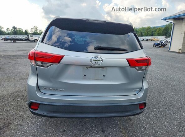 5TDBZRFH1JS858768 2018 TOYOTA HIGHLANDER Silver Vista trasera