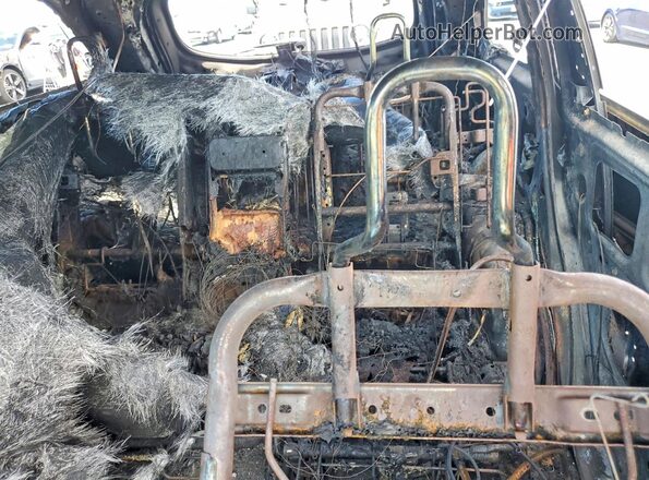 5TDBZRFH3KS929079 2019 TOYOTA HIGHLANDER Пожар Вид задних сидений