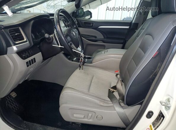 5TDBZRFH5HS378694 2017 TOYOTA HIGHLANDER White Widok wnętrza z przodu