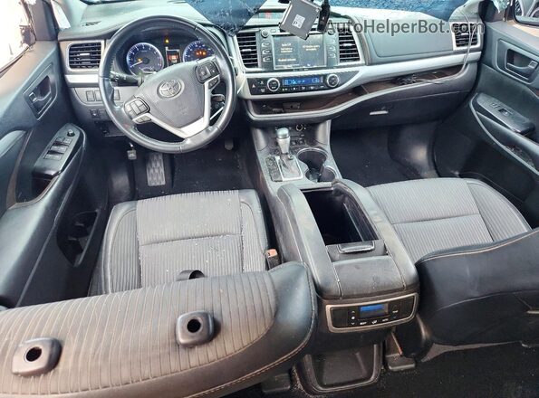 5TDBZRFH8KS966077 2019 TOYOTA HIGHLANDER Серый Вид панели приборов