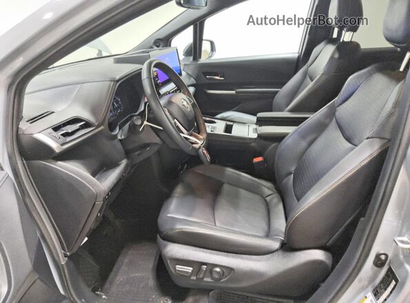 5TDCSKFC9SS176307 2025 TOYOTA SIENNA Серый Вид салона спереди
