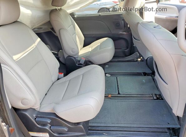 5TDDK3DC2GS137742 2016 TOYOTA SIENNA Черный Вид задней части салона