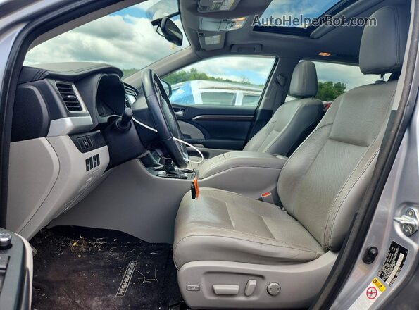 5TDDKRFH3GS237828 2016 TOYOTA HIGHLANDER Silver Widok wnętrza z przodu