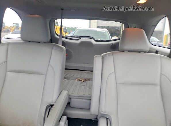 5TDDKRFH3GS237828 2016 TOYOTA HIGHLANDER Silver Widok tylnych siedzeń