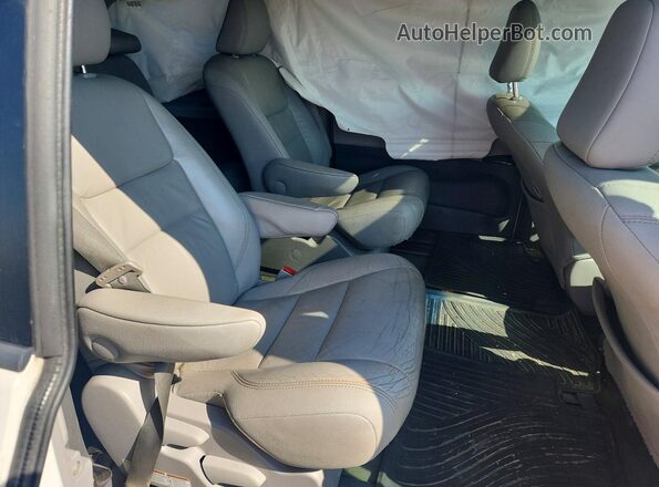 5TDDZ3DC0HS167609 2017 TOYOTA SIENNA White უკანა სალონის ხედი