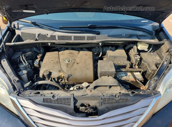 5TDDZ3DC4HS159125 2017 TOYOTA SIENNA Black Rear interior view