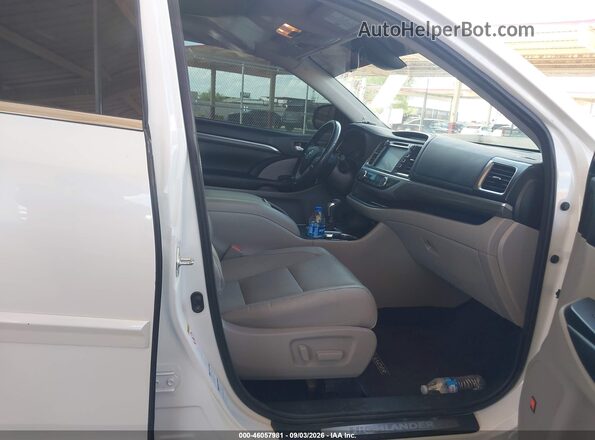 5TDDZRFH0JS865185 2018 TOYOTA HIGHLANDER White Widok wnętrza z przodu