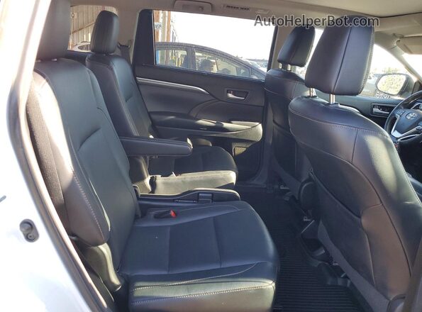 5TDDZRFH2JS803044 2018 TOYOTA HIGHLANDER White Вид задньої частини салону