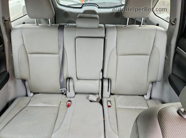 5TDDZRFH4KS954307 2019 TOYOTA HIGHLANDER Серебряный Вид задних сидений