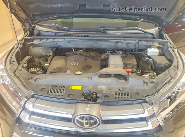 5TDDZRFH9JS495497 2018 TOYOTA HIGHLANDER Black Widok komory silnika
