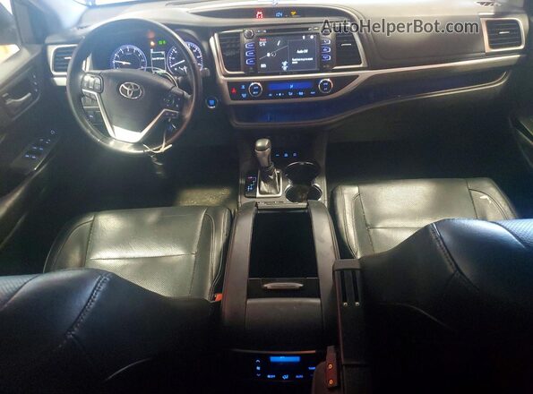 5TDDZRFH9JS495497 2018 TOYOTA HIGHLANDER Black Widok deski rozdzielczej